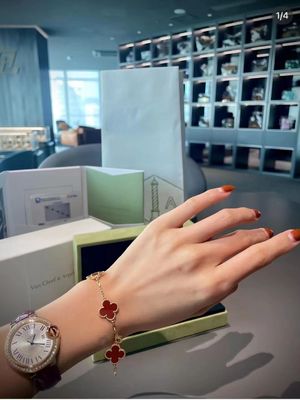 qualité  18K Gold And Real Diamonds Van Cleef And Arpels 5 Motifs Vintage Alhambra Bracelet usine