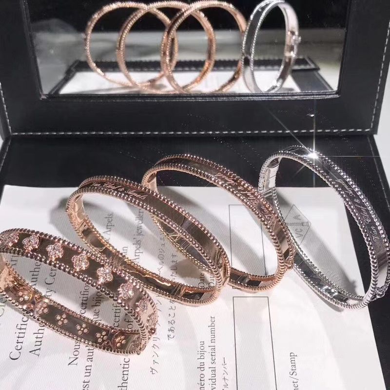 Qualité Vrai bracelet moyen Rose Yellow Gold blanche de signature de Perlee de l'or 18k du modèle VCA usine