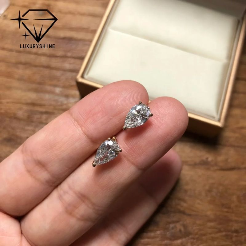 Qualité Boucles d'oreilles à clous en or 18 carats avec diamant de laboratoire taille poire, pureté VVS-VS usine