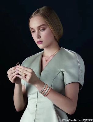 Qualité Vrai bracelet moyen Rose Yellow Gold blanche de signature de Perlee de l'or 18k du modèle VCA usine