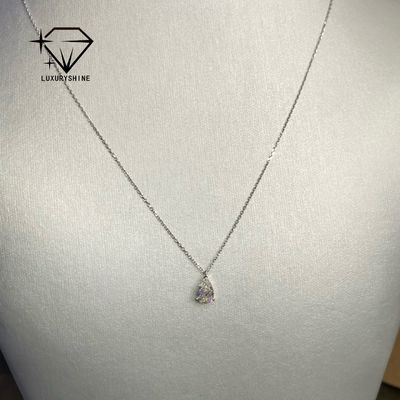 Bague en or blanc artisanale faite à la main et unique en son genre pour joaillerie sur mesure haut de gamme