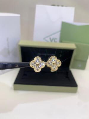 Nacre blanche d'or jaune d'Alhambra Medium Clip Earrings 18K de cru CONTRE le diamant