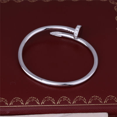 Qualité BRACELET de l'ONU CLOU de JUSTE dans le bracelet de clou d'OR BLANC de 18 carats avec des DIAMANTS sur le dessus et l'extrémité usine