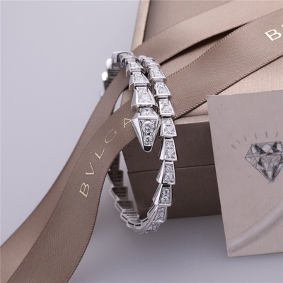Le bracelet mince Serpenti d'un-bobine Romance de vipère de l'Italie dans l'ensemble de l'or 18K blanc avec de pleins diamants de pavé serpentent le bracelet