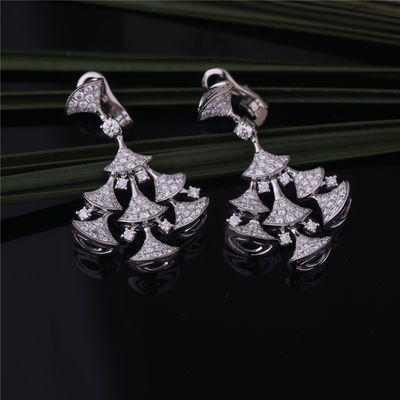 Qualité Les boucles d'oreille RÊVEUSES des DIVAS de Roma High Jewelry dans l'ensemble de l'or 18K blanc avec 7 diamants principaux et pleins diamants de pavé usine