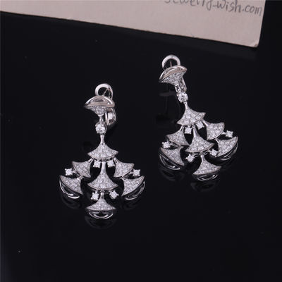 Qualité Les boucles d'oreille RÊVEUSES des DIVAS de Roma High Jewelry dans l'ensemble de l'or 18K blanc avec 7 diamants principaux et pleins diamants de pavé usine