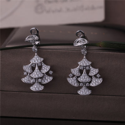 Qualité Les boucles d'oreille RÊVEUSES des DIVAS de Roma High Jewelry dans l'ensemble de l'or 18K blanc avec 7 diamants principaux et pleins diamants de pavé usine
