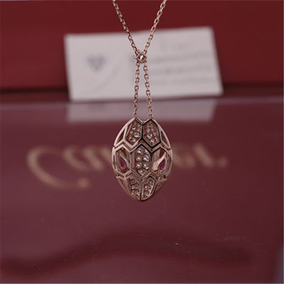 Qualité Le collier de Roman Serpenti dans 18 kt s'est levé or réglé avec des yeux de rubellite et avec des diamants de pavé sur la tête usine