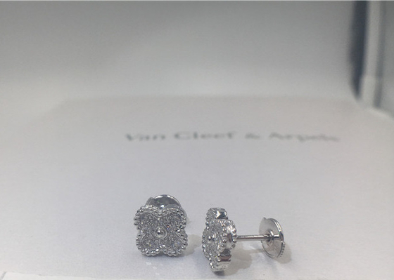 Diamants ronds doux d'or blanc de Van Cleef Arpels Alhambra Earstuds 18K